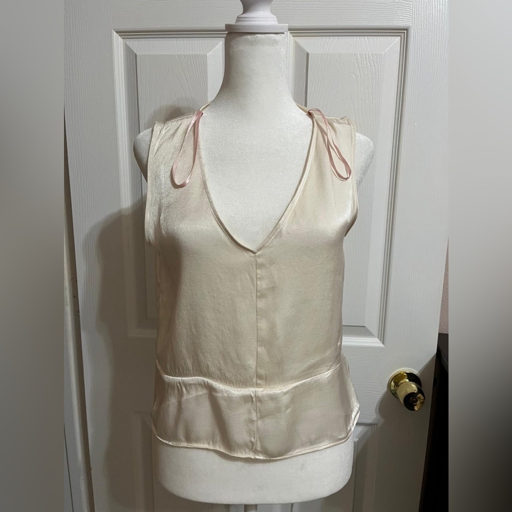 ❤️Forever 21 Cream satin tank top with pink bow